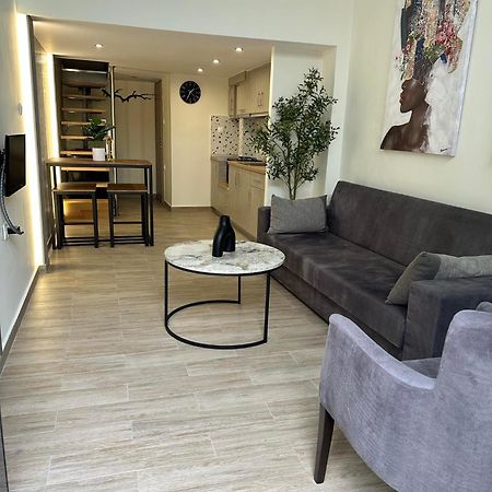 Trainstation Apartment In Thessaloníki Ngoại thất bức ảnh